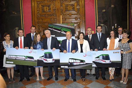 ©Ayto.Granada: UN TREN TURSTICO NICO EN EUROPA CONECTAR GRANADA CON LA ALHAMBRA